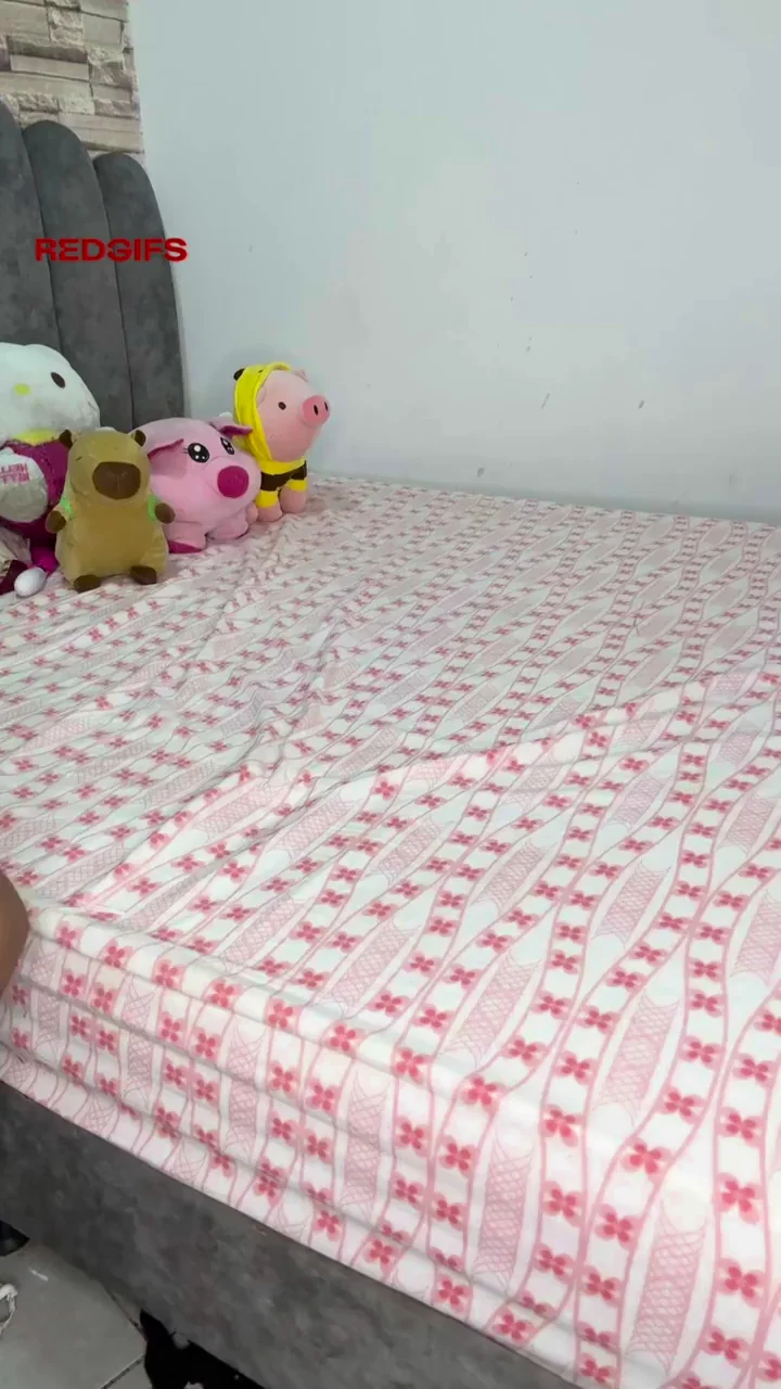 I'm the best fuckdoll for you if u have foot fetish
