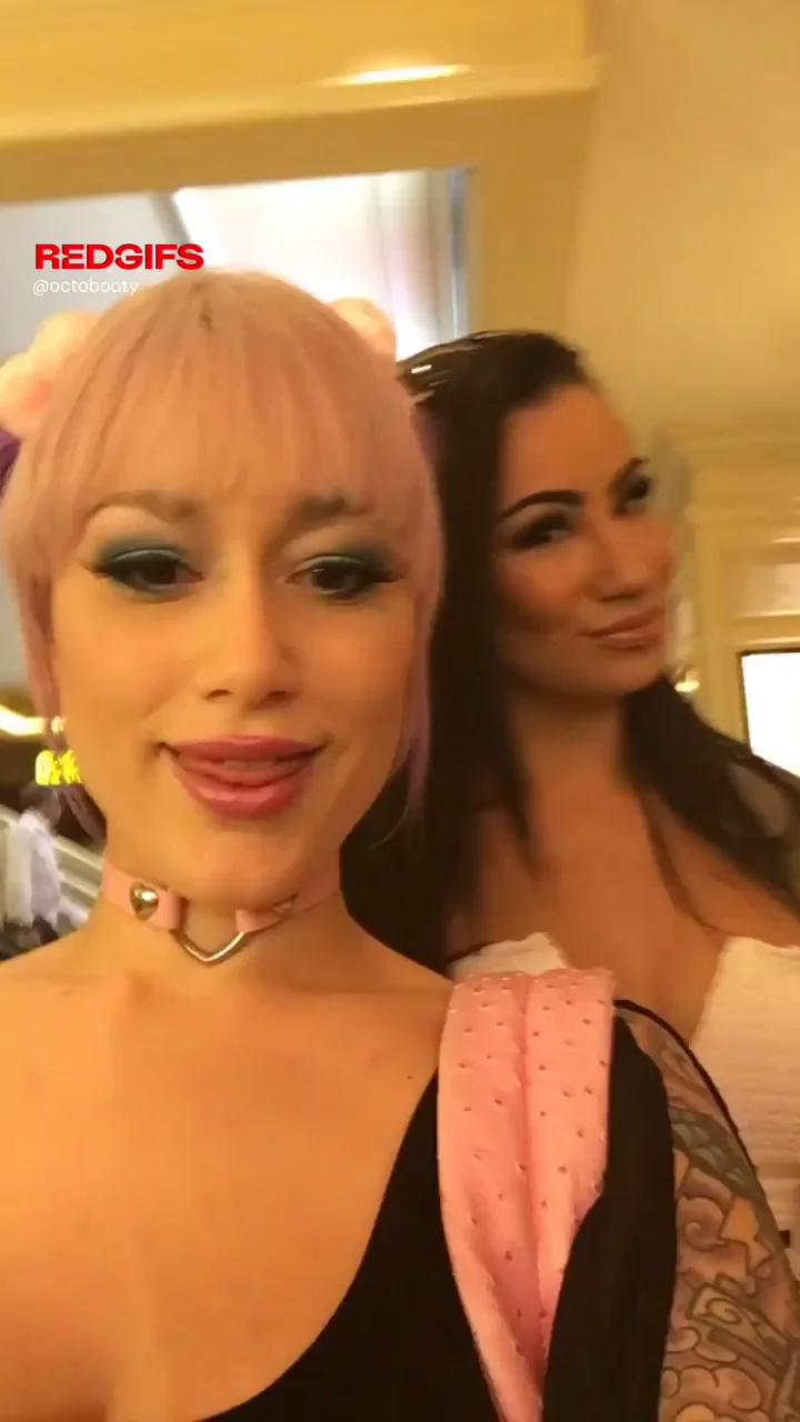 2 fuckdolls partying in Las Vegas