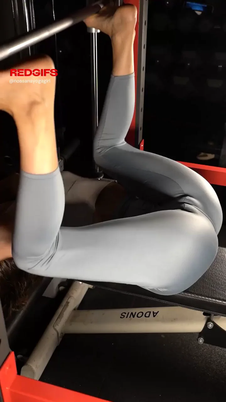 Hip Mobility Magic: Stretching That Juicy Ass in Tight Yoga Pants 🍑🔥