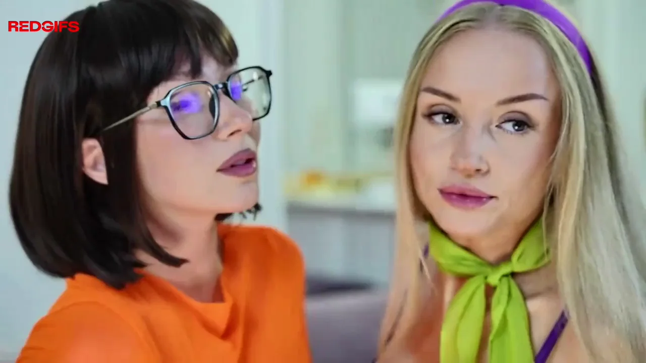 Wrong Scooby Doo Download: Velma & Daphne Sloppy Tongue Kiss Fest 😘👅💦
