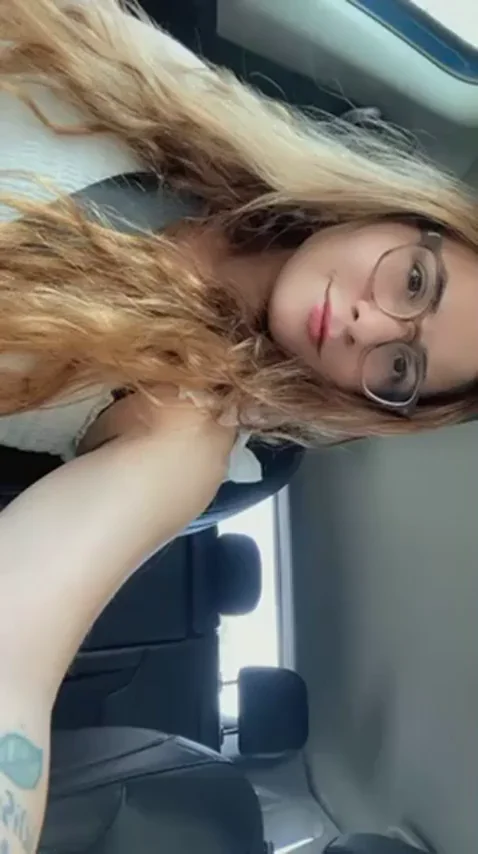 Nerdy Babe's Dripping Wet Pussy Craves Tongue 😍👅💦
