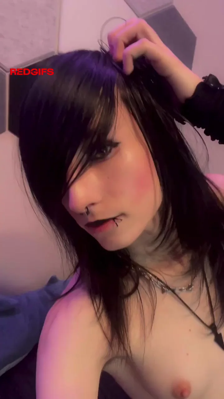 Hot Goth Trans Babe Hunting for a Horny Roommate to Pound