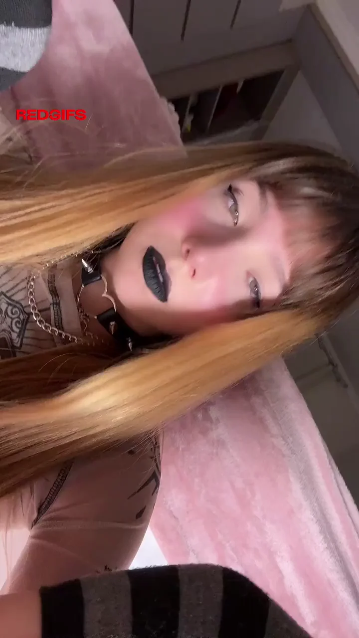 Goth shaved pussy is always the best