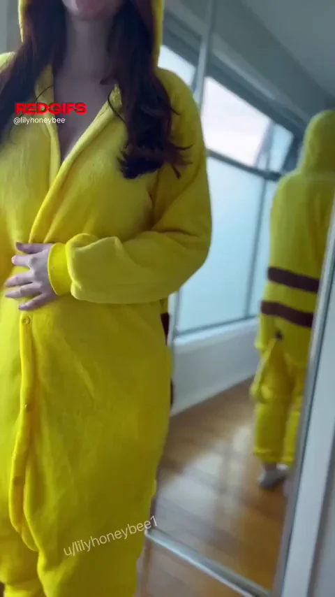 Bet you didn’t expect Pikachu to use Flash [F]
