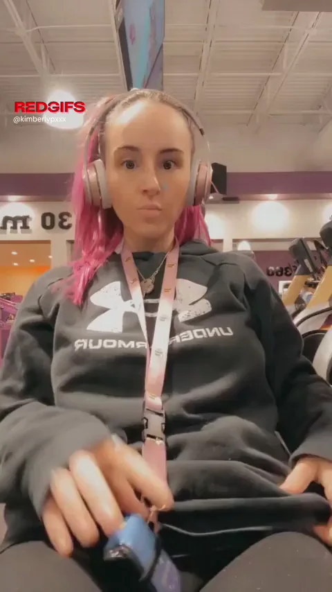 It’s not a proper workout until my tits come out [gif]