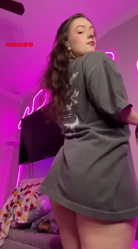 Ass Debate: Size vs Shape – Curvy Tease in Oversized Tee