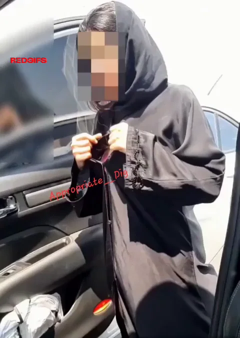 Hijab Hotwife Tease: Desi Tits Peek in Car 🚗💋