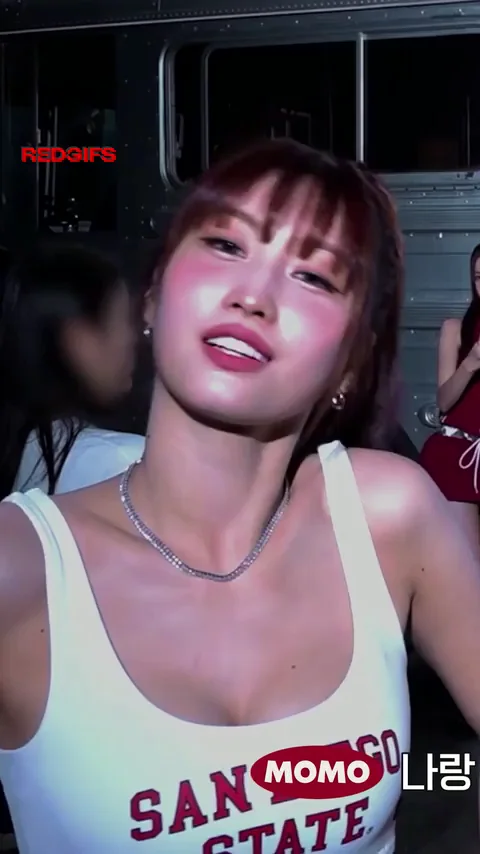 Momo's Massive Tits Bounce in Tight Tank 😍🍈🍈 #TWICE #KpopFap