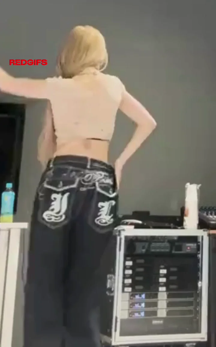 KISS OF LIFE Belle's Juicy Ass Twerk in Baggy Jeans