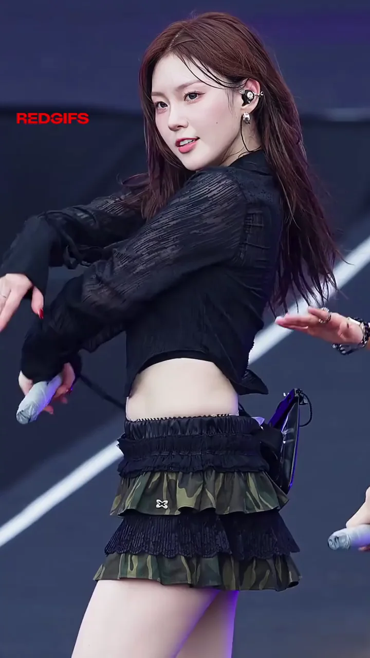 Chaehyun's Kep1er Titty Tease: Slutty Stage Slut Vibes