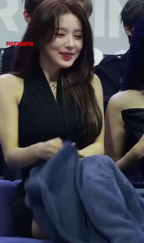 Miyeon from (G)I-DLE Teasing in Tight Black Mini Dress
