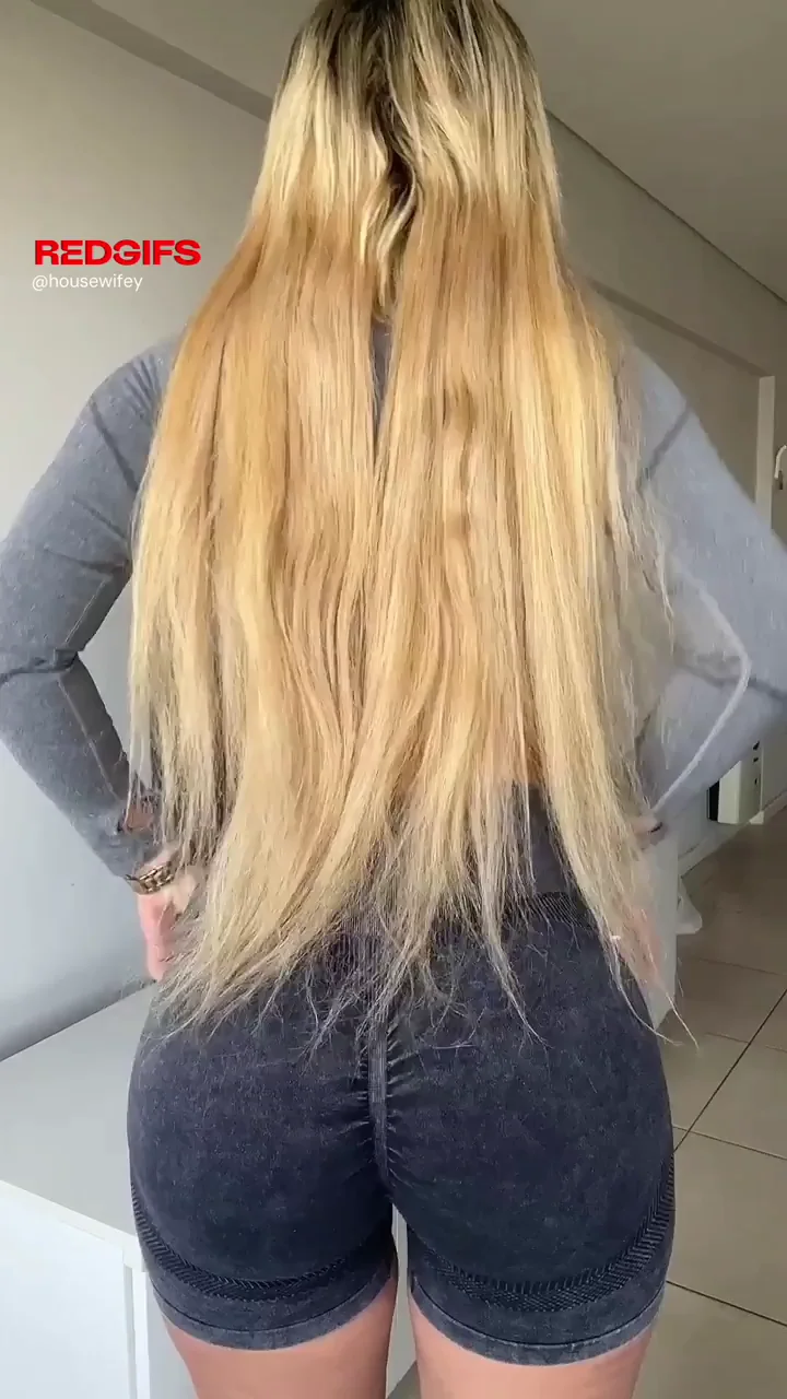 🔥 Latina Cutie Strips Down to Flaunt Her Juicy New Panties 🍑💦