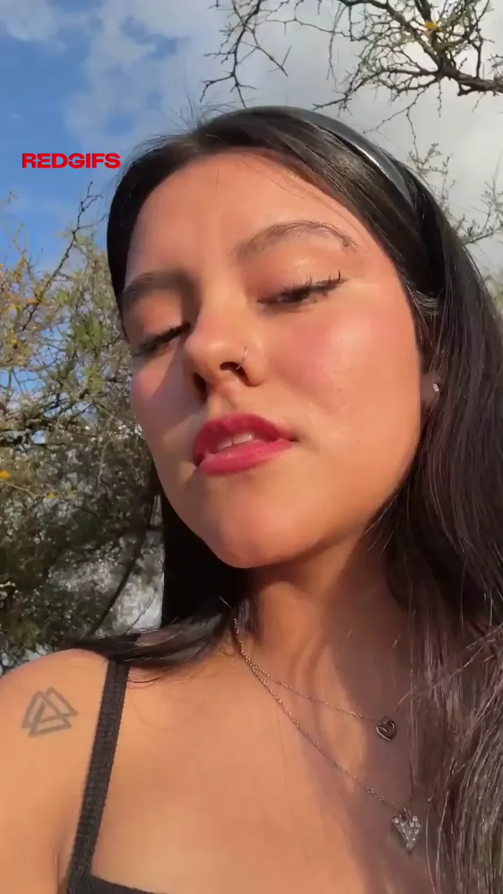 🔥 Wild Latina Slut Naked Teasing Pussy in Paris Park 😈🍑