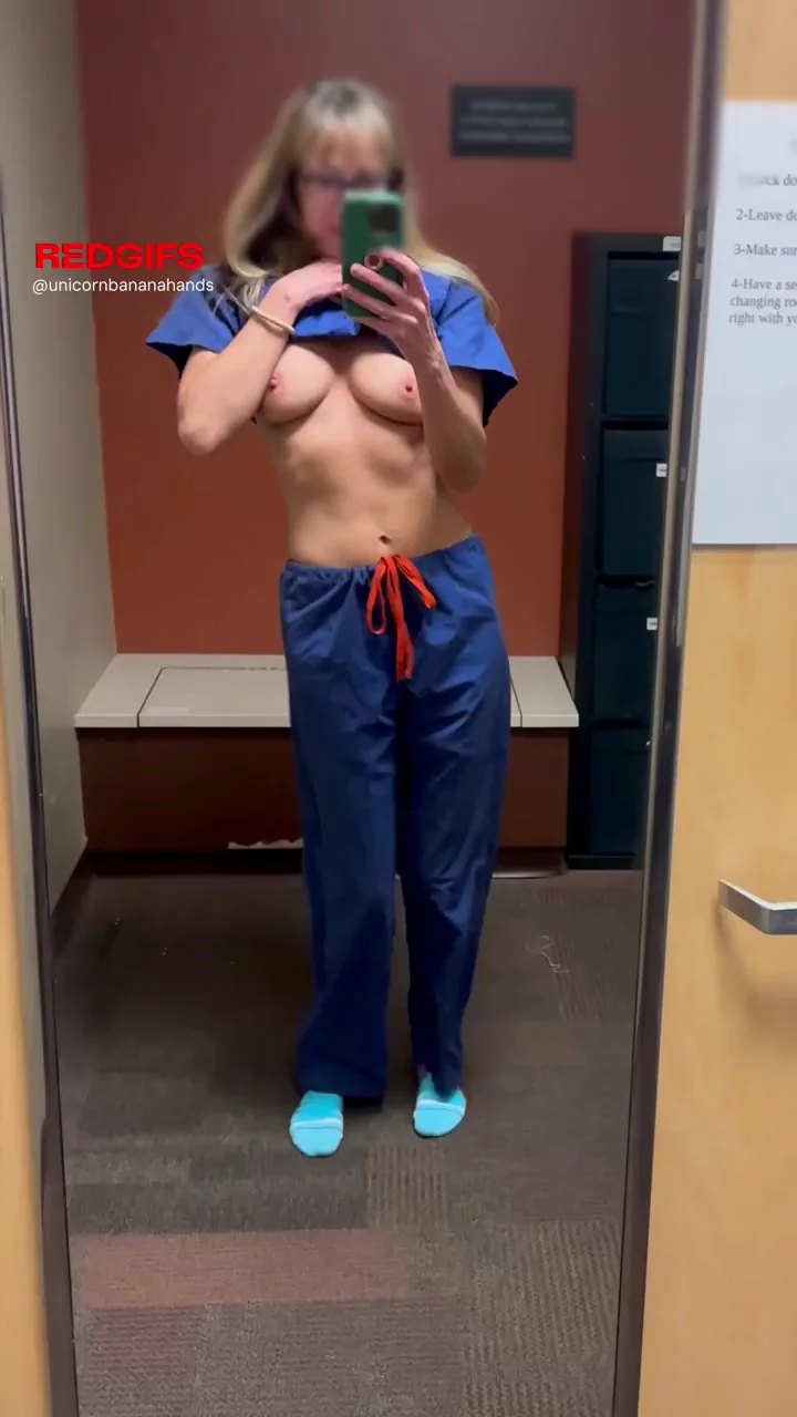 When getting an MRI it’s important to remove jewelry &amp; flash titties