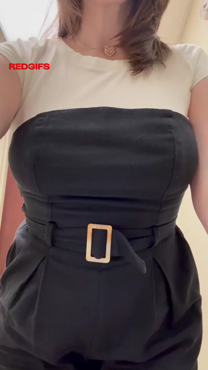 🔥 Busty MILF Mom's Braless Tits Tease in Mirror 👅💦