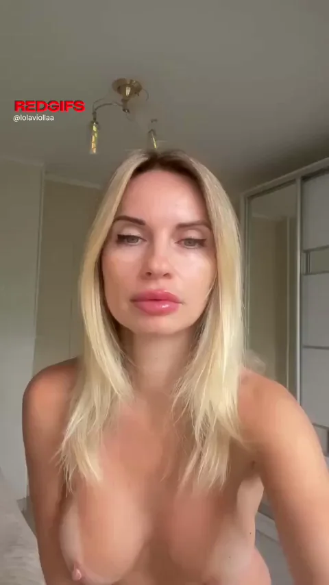 Naked F38 Wife Flaunts Her Juicy Tits and Slutty Curves