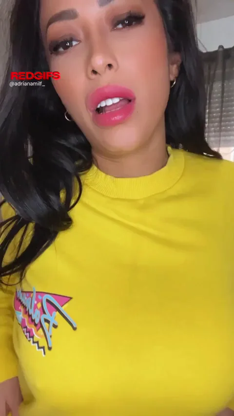 🔥 Perfect Latina MILF Tit-to-Body Ratio? Nipple Tease! 😍🍈🍈