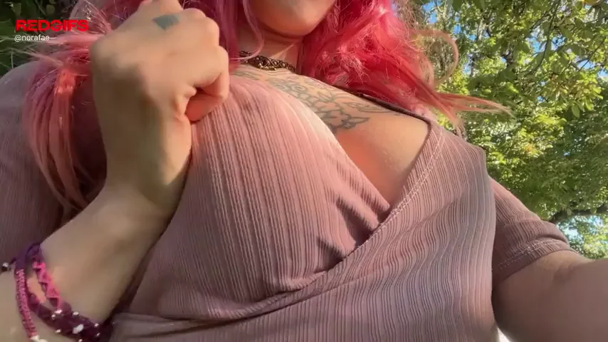 Flashing My Massive Tits to Neighbors & Reddit 😈🍈🍈