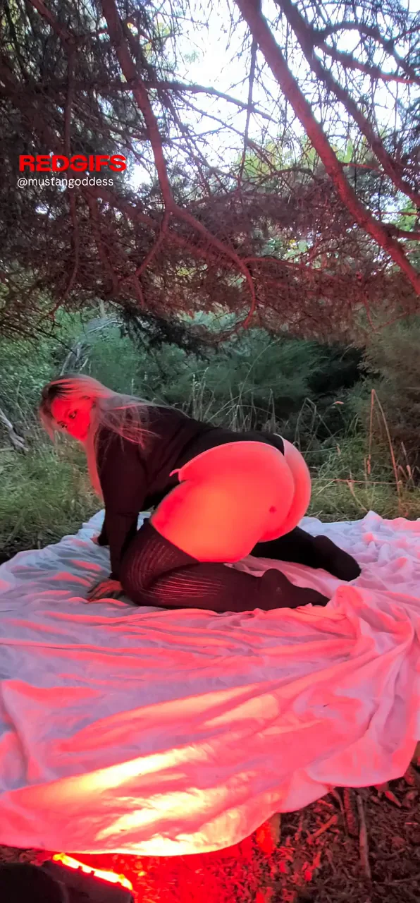 🌲 Forest PAWG Twerk Fest: Bubble Butt Blonde Begs to Play 🍑💦