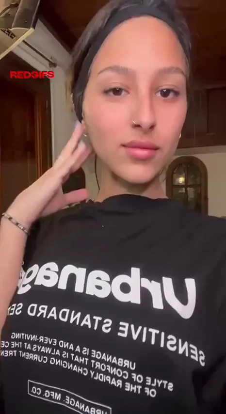 18yo Slut's Perfect Tits & Ass Tease 🔥🍑💦