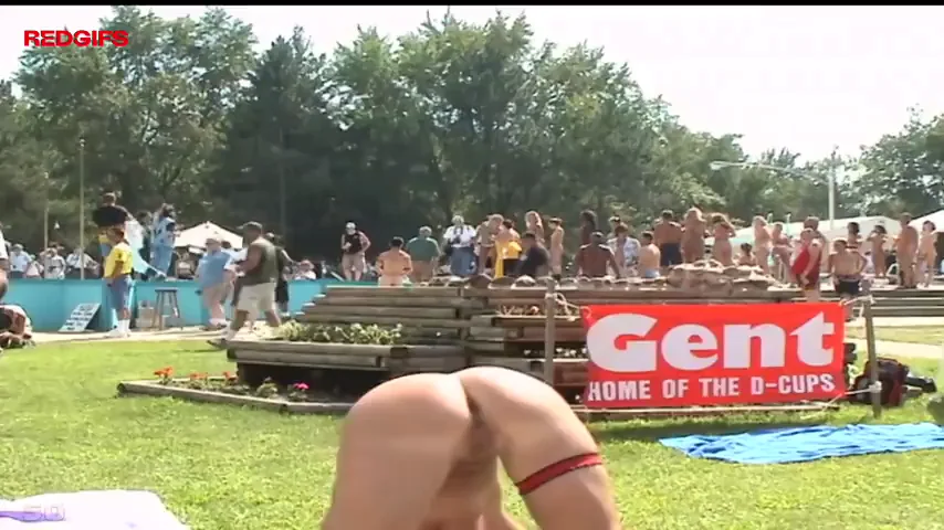 Blonde Nudes A Poppin Slut Bends & Poses Those Juicy Ass 🍑 Tits Out in Public 🔥