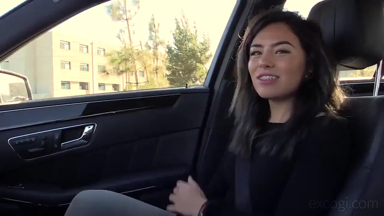 Who's This Sexy Car Tease & Pussy Spread Slut? 🔥🍑