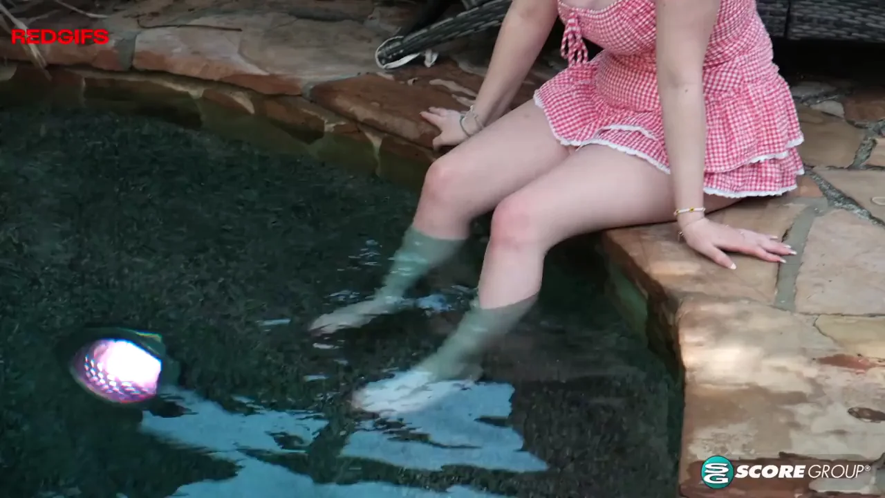 [Lilibet Saunders, 19] Thick teen gets cum on her face