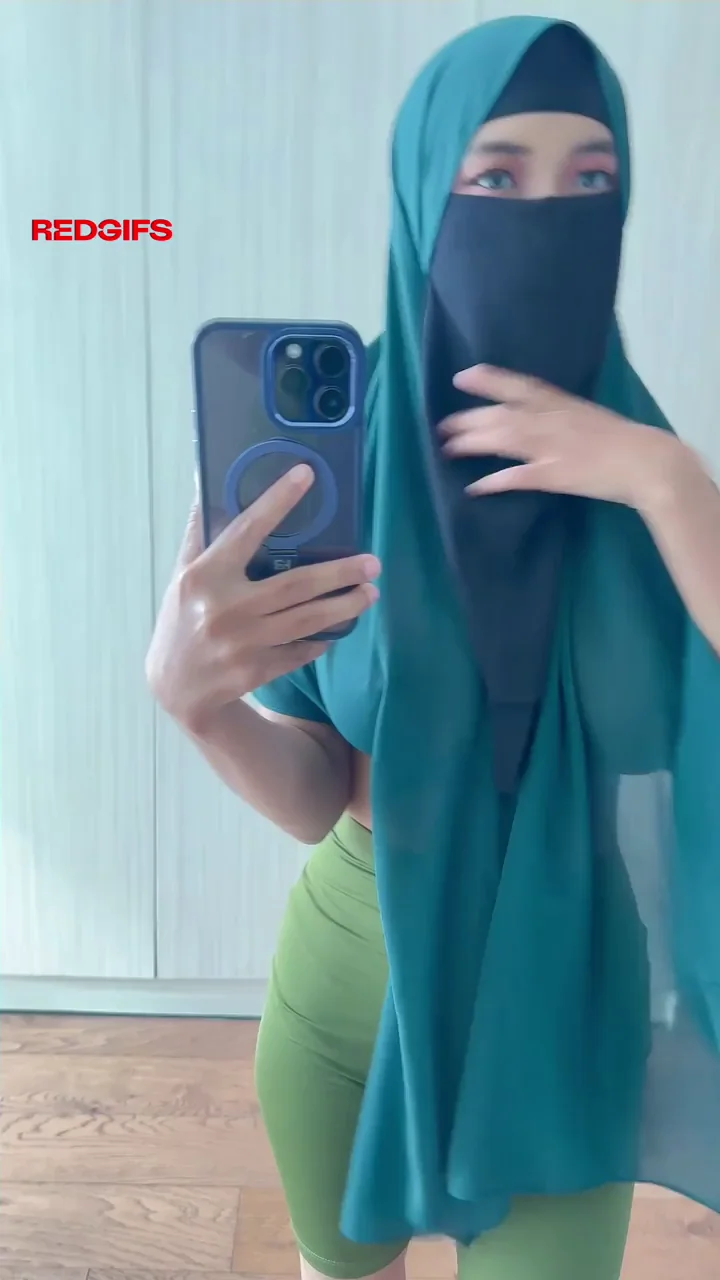 Can’t keep these tits under wraps