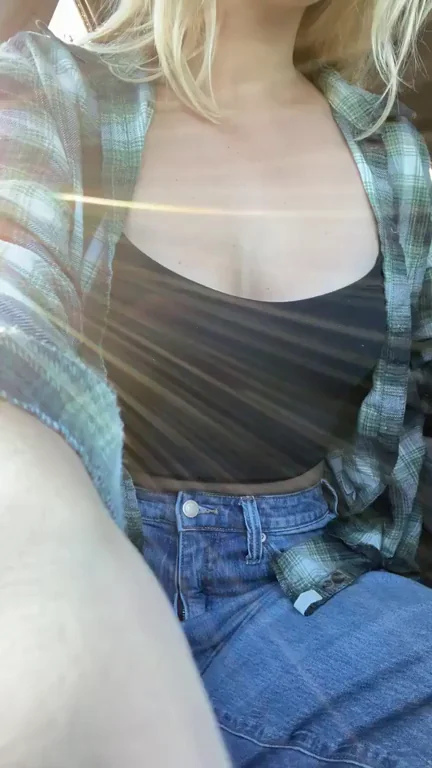 Monday Blues? Watch This Blonde Slut Flash Her Perky Tits in the Car! 🔥🍒