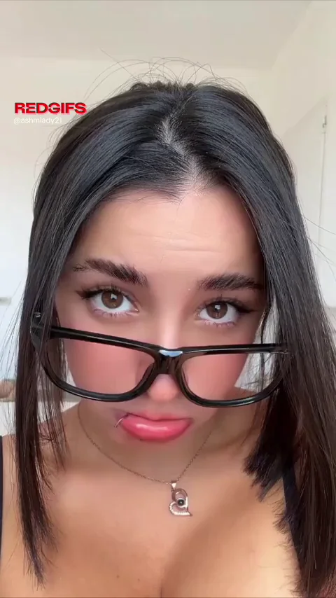 🔥 Short Hair Frames My Juicy Tits Perfectly 😍