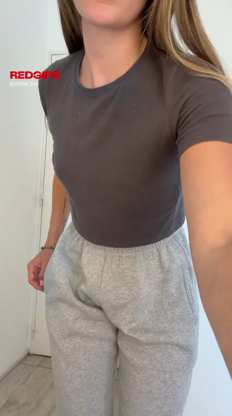 Slimthick Bombshell: Ass Twice the Waist, Dropping Sweatpants for That Juicy Dumptruck Reveal