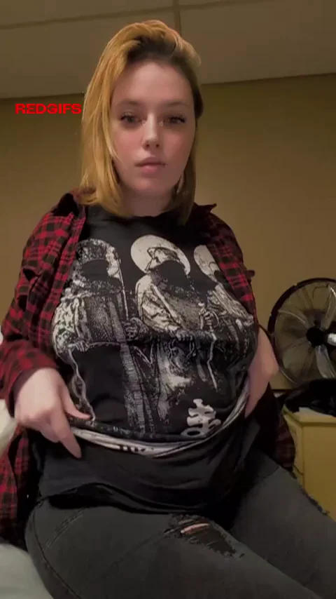 I'm active right now, hmu if youre into tall alt girls🎃 snap: sicknixx | tele: @sicknixx