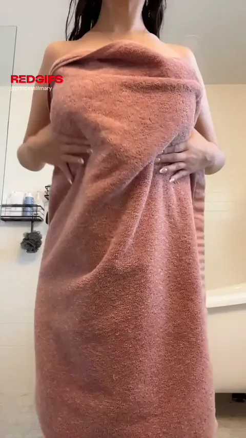 95lb Petite Spinner Drops Towel, Unleashes 32DD Bombshells