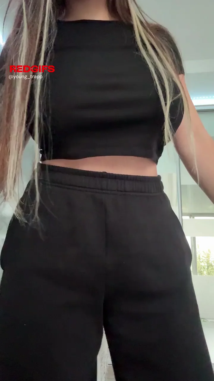 Post-Mall Tease: Hot Teen Strips & Flashes Pussy 😈🍑