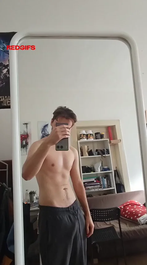 🔥 [23] Athletic Hunk Airs Out His Thick Cock 🥵