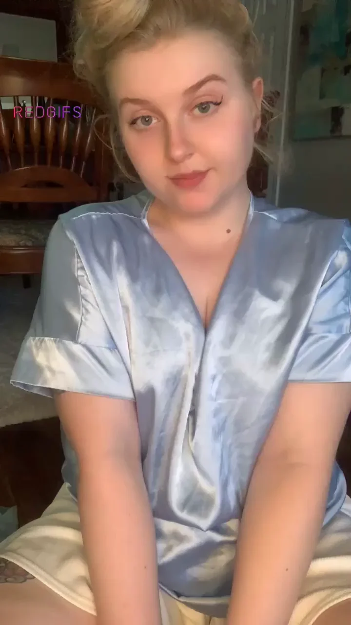 Thick White Slut Spreads Her Juicy Pussy Wide