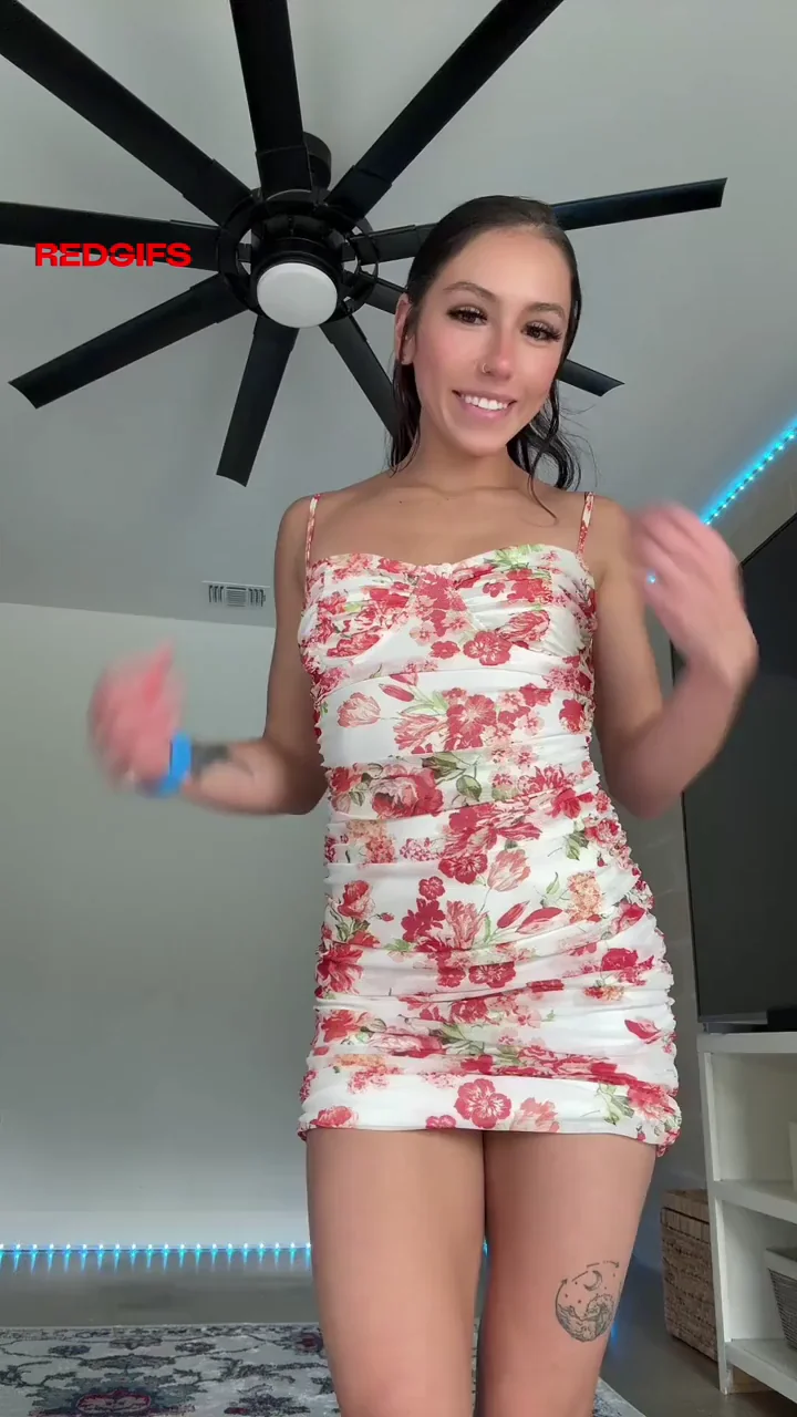 Tight dress plus some booty, perfect!