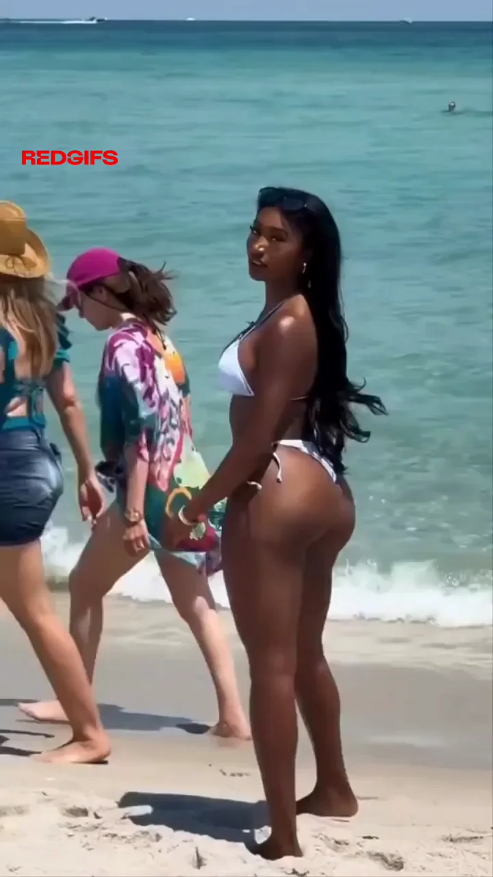 Tati's Thicc Beach & Runway Tease 🍑🔥
