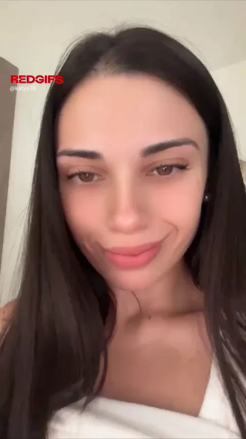 4K Teen Slut Flashes Her Perky Tits Up Close 😍🍒