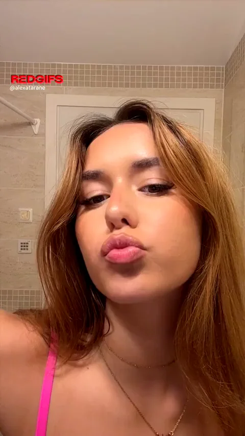 Amateur Teen's Epic Pink Bra Titty Drop Tease