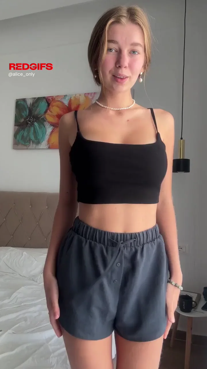 college girl shows off big tits (drop)