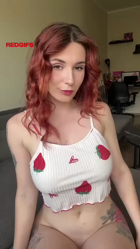 huge natural  boobs reveal