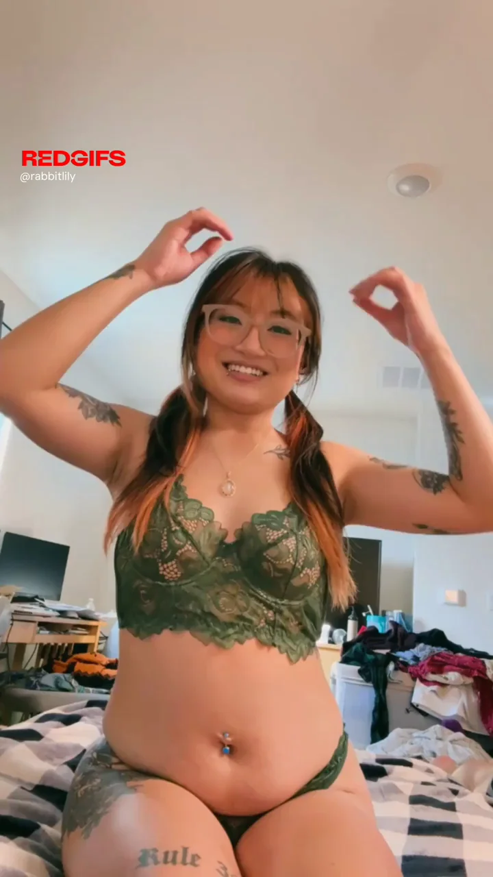 Petite Asian Babe's First Epic Titty Drop 😛💦