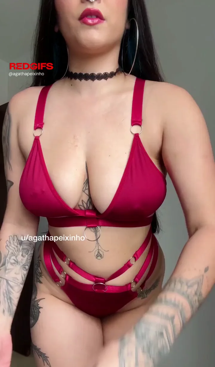Busty Girlfriend's Epic Titty Drop Reveal