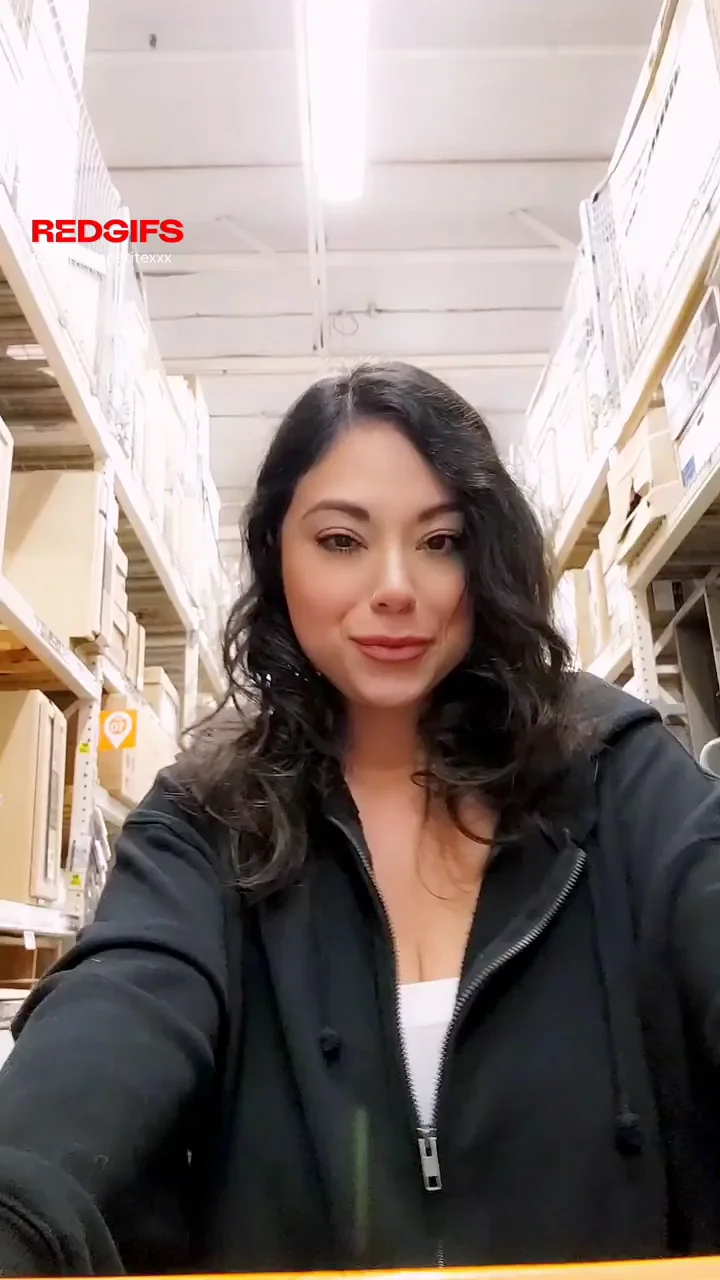 🔥 Home Depot MILF Titty Drop Reveal for Hard Workers 🍑💦