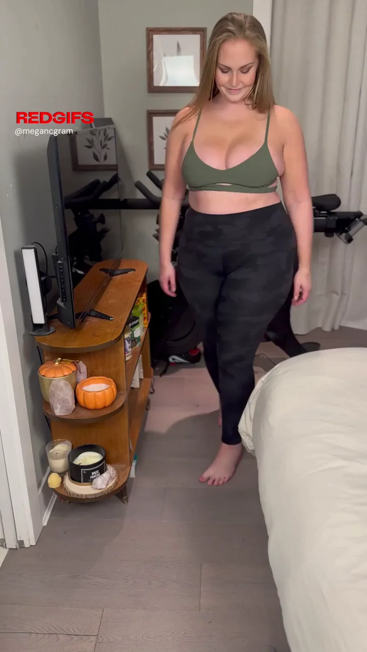 Thick BBW MILF Teases with Juicy Titty Drop in Tight Leggings