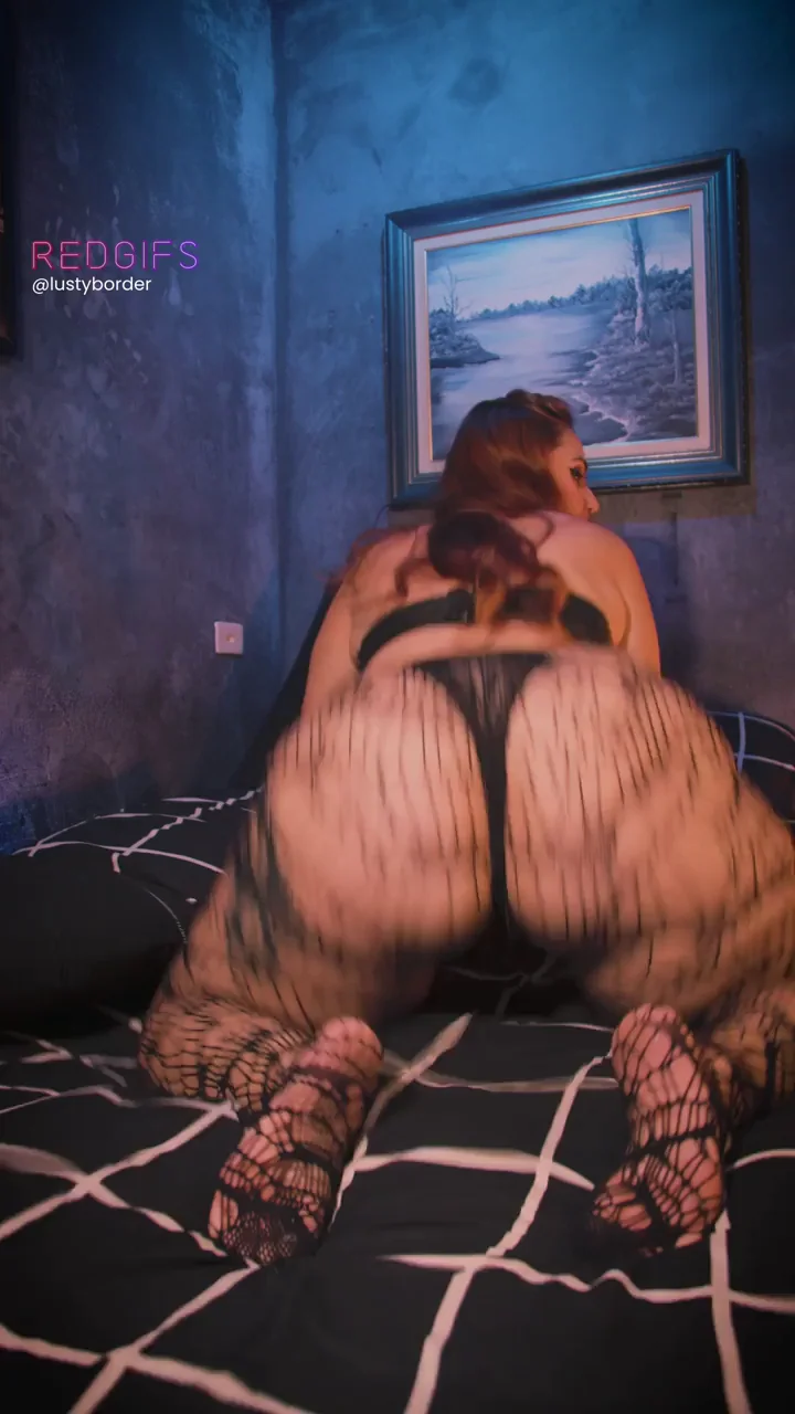 Redhead PAWG's Infinite Assquake Twerk Loop
