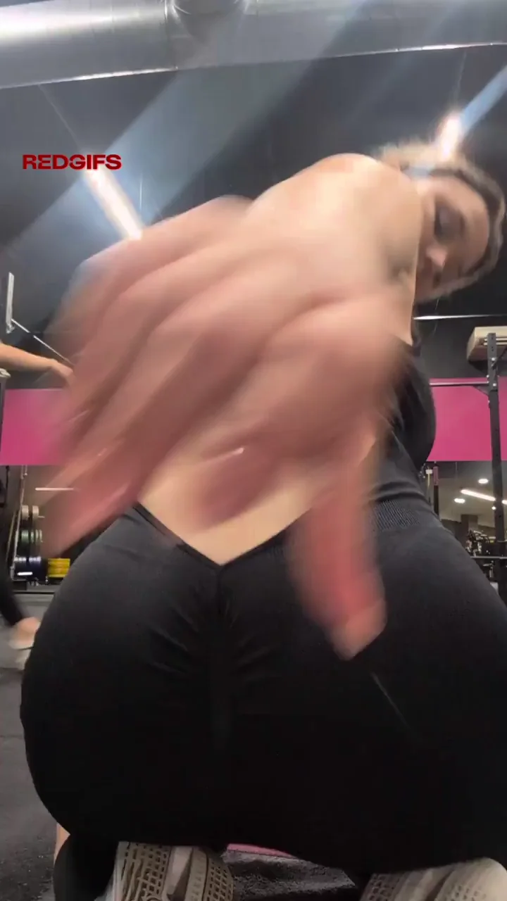 Thick Gym Slut's Massive Yoga Pants Ass Begs for Your Tongue