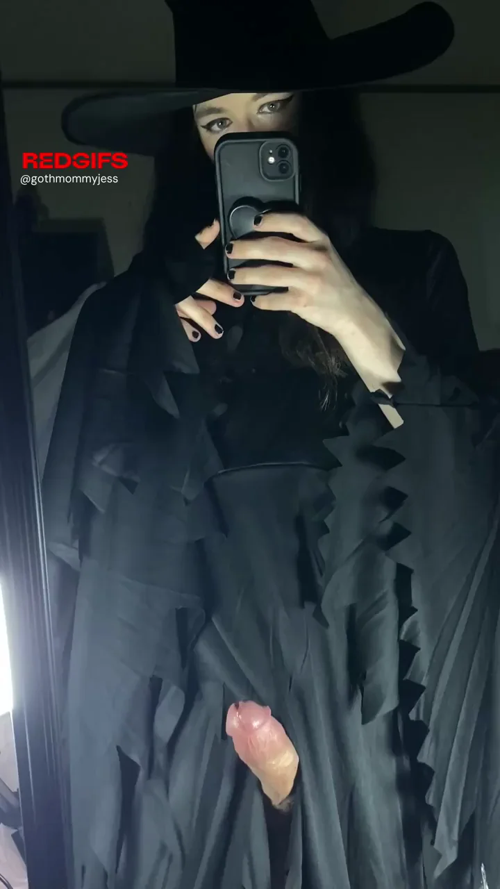 so my witch costume has a *slight* flaw~ 🤭