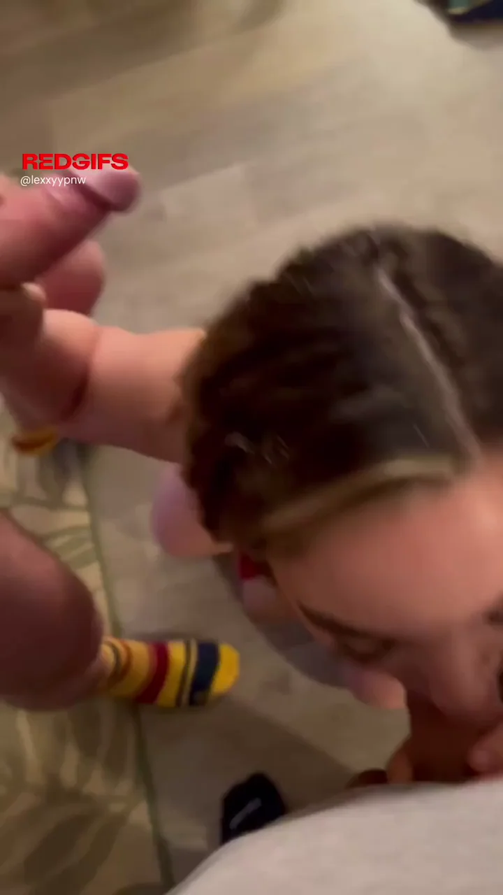 Sucking on 2 cocks is better than 1